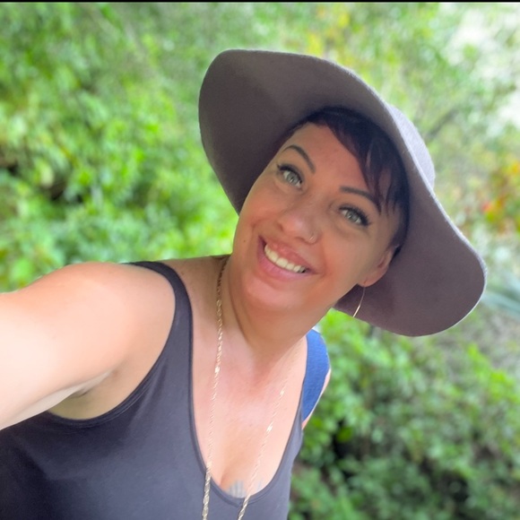 Meet your Posher, Kimberly - Picture 2 of 4